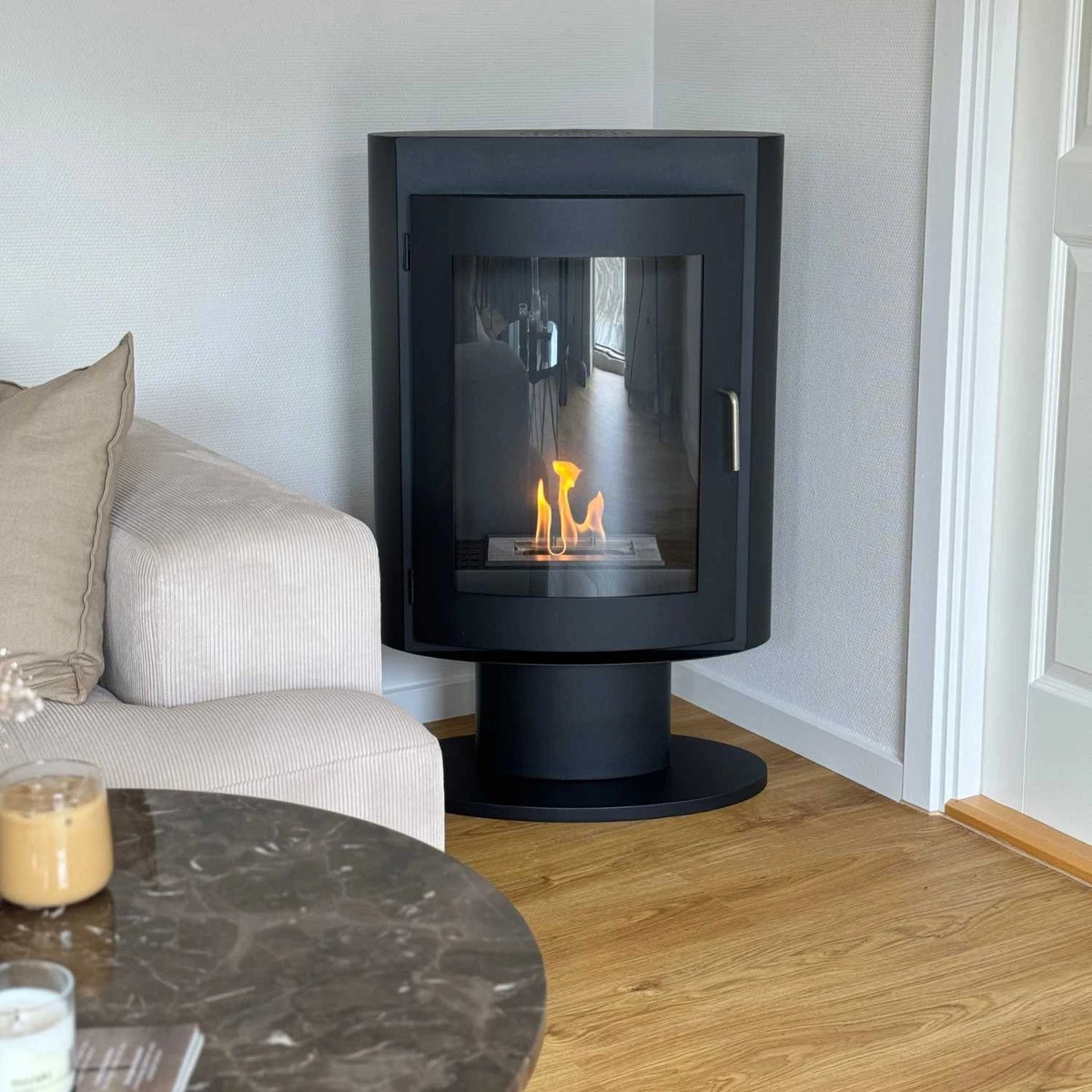 ScandiFlames Trenton Pedestal Bioethanol Stove detail view