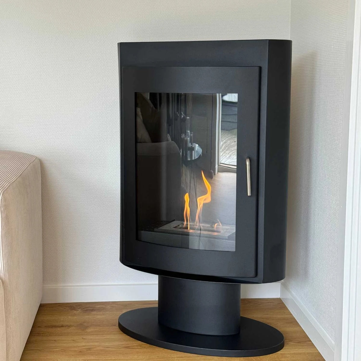 ScandiFlames Trenton Pedestal Bioethanol Stove detail view