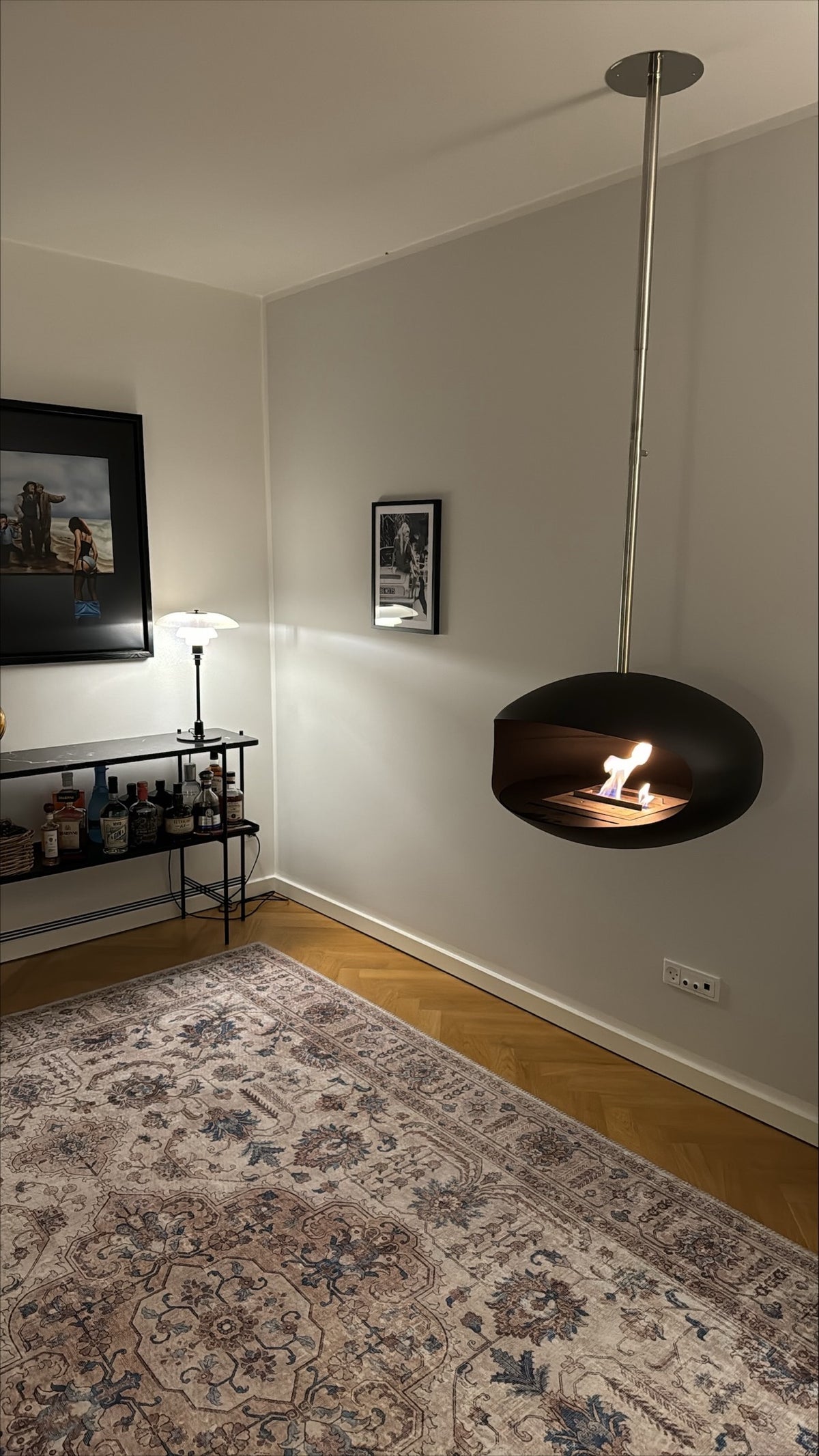 Cocoon Aeris Black Bioethanol Fireplace with Steel Mount shown in a room setting