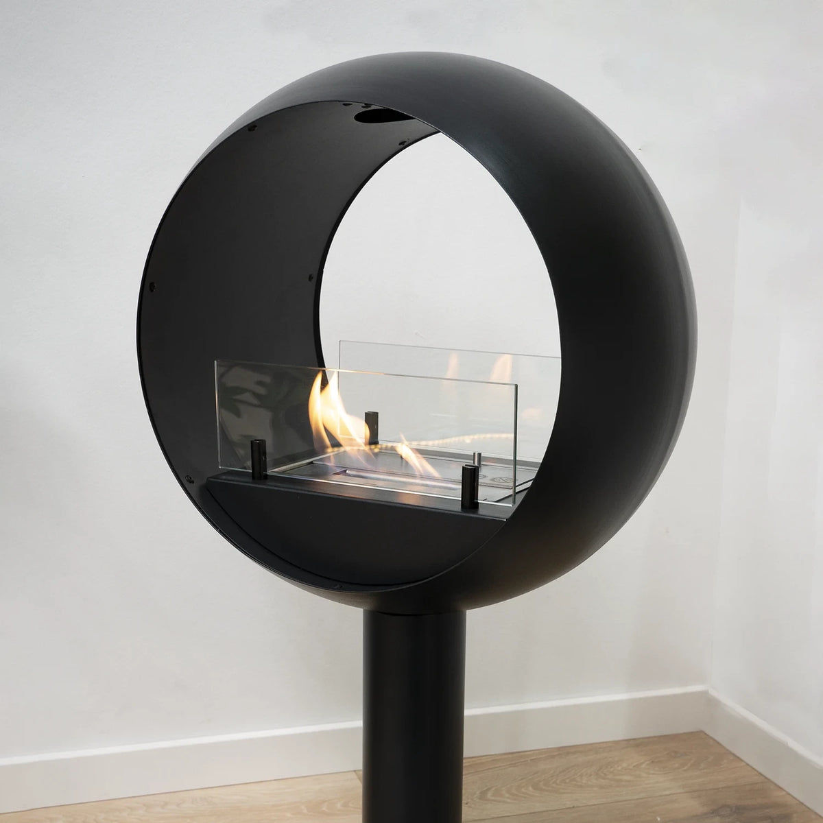 ScandiFlames Edmonton 2-Sided Freestanding Bioethanol Fireplace detail view